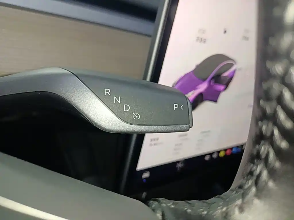 Tesla Model Y — миниатюра 14
