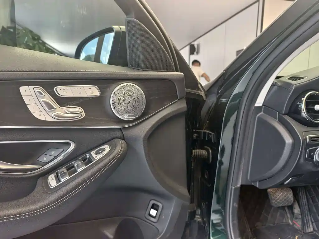 Mercedes-Benz C-Class — миниатюра 7