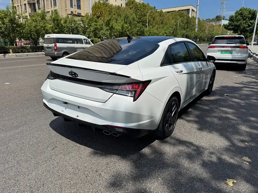 Hyundai Elantra — миниатюра 9