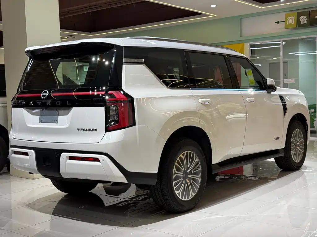 Nissan Patrol — миниатюра 10
