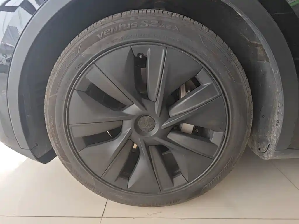 Tesla Model Y — миниатюра 23