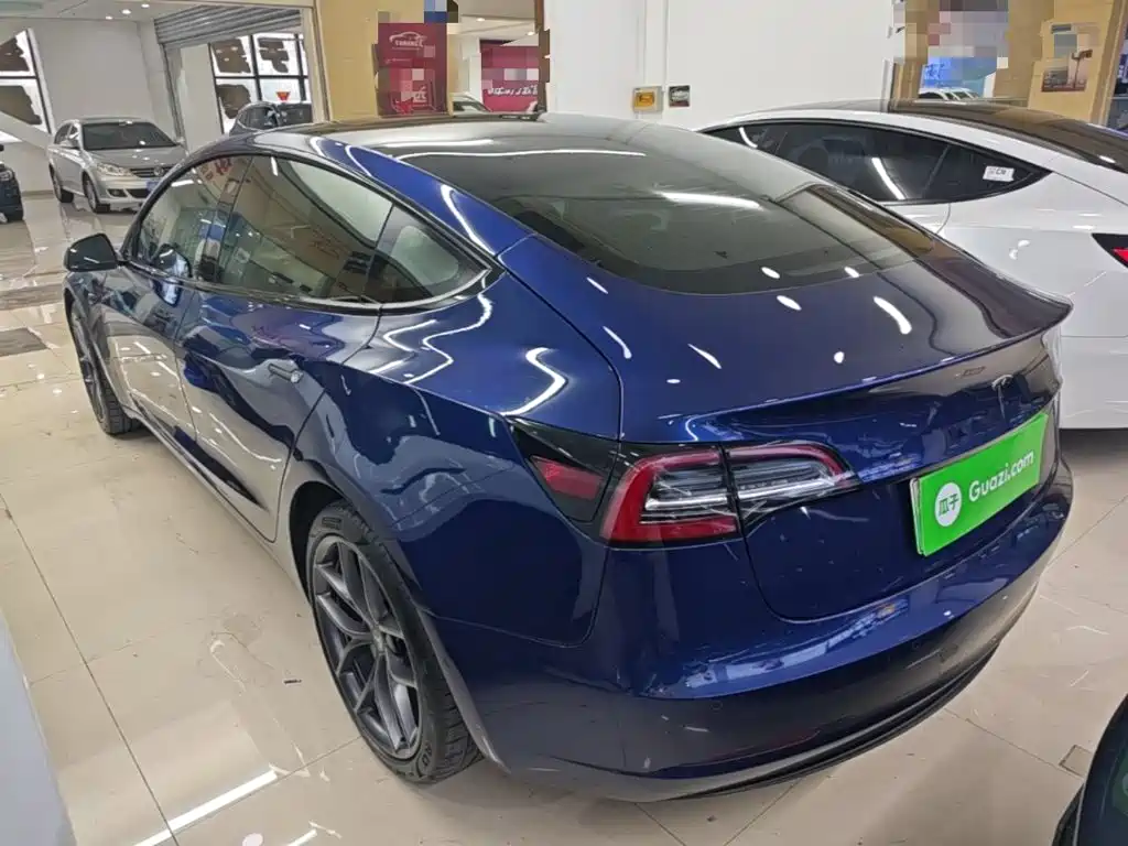 Tesla Model 3 — миниатюра 5