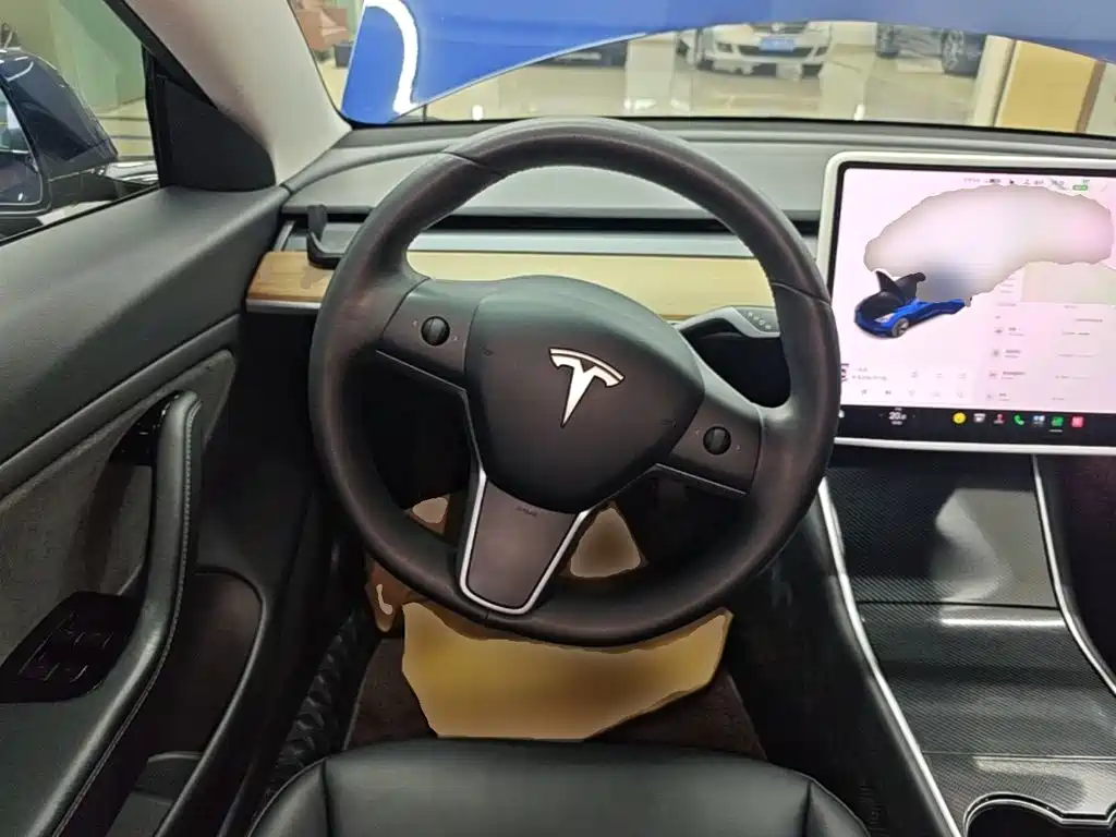Tesla Model 3 — миниатюра 11