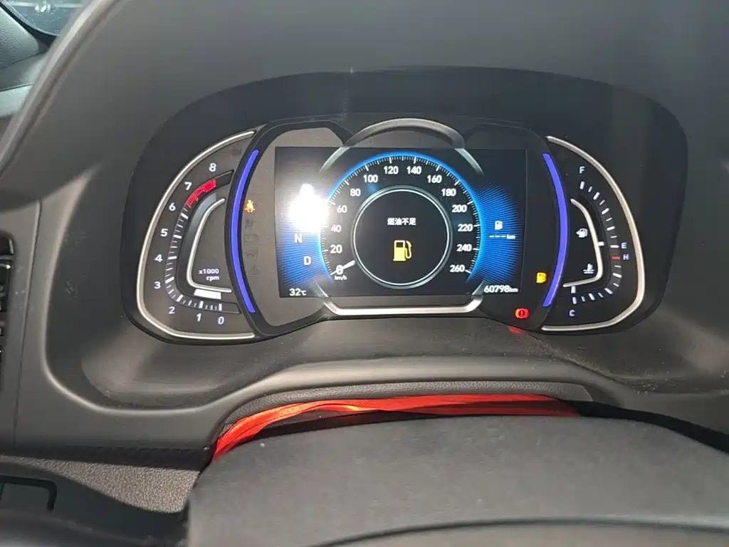 Hyundai Elantra — миниатюра 12