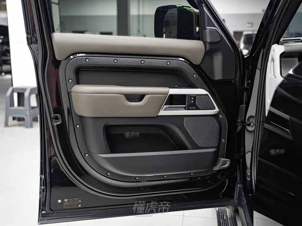 Land Rover Defender — миниатюра 13