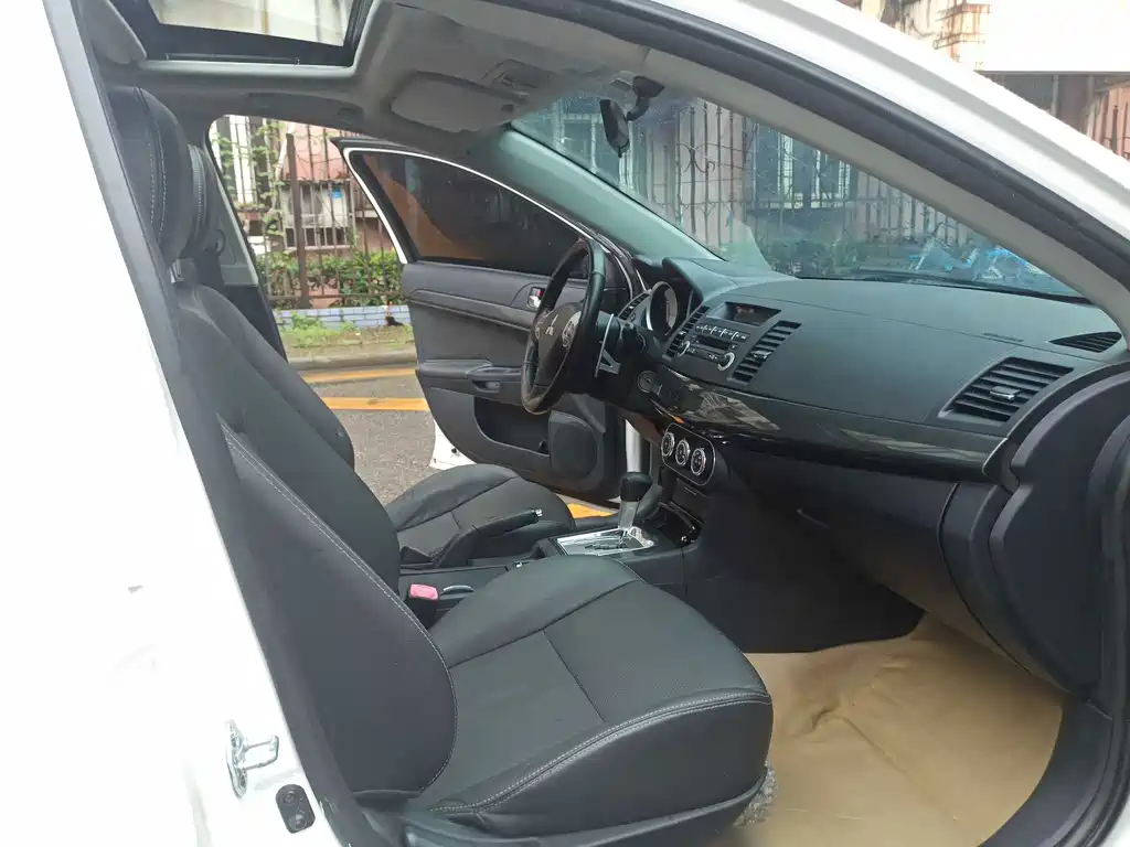 Mitsubishi Lancer EX — миниатюра 9