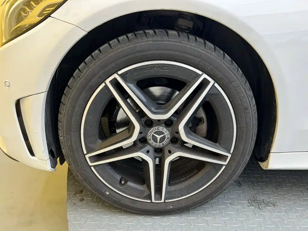 Mercedes-Benz C-Class — миниатюра 6