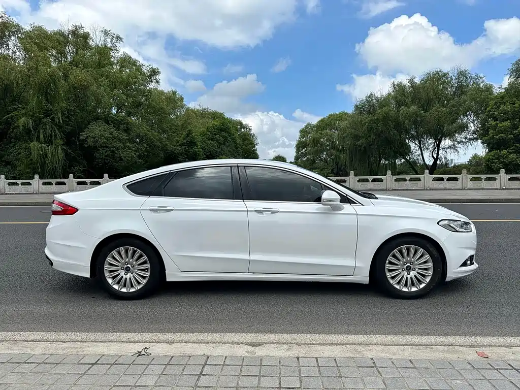 Ford Mondeo — миниатюра 8