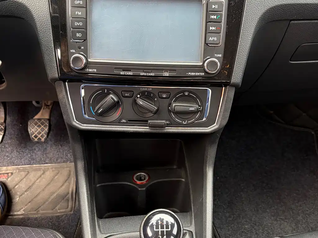 Volkswagen Santana — миниатюра 10