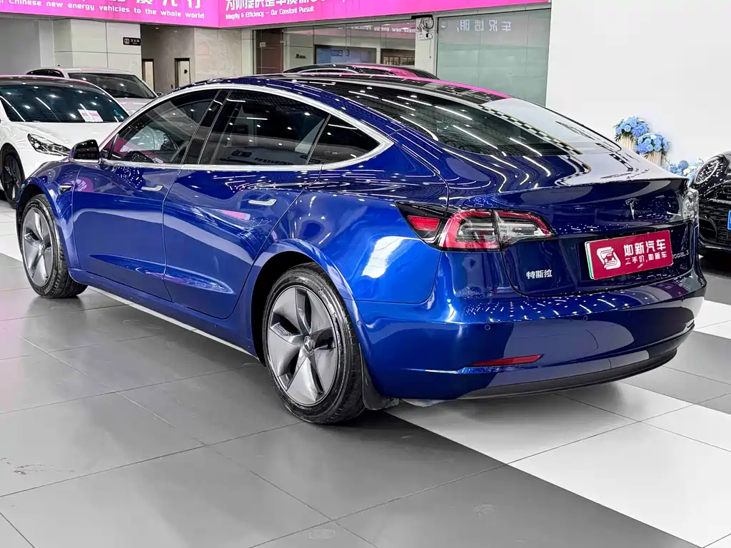 Tesla Model 3 — миниатюра 7