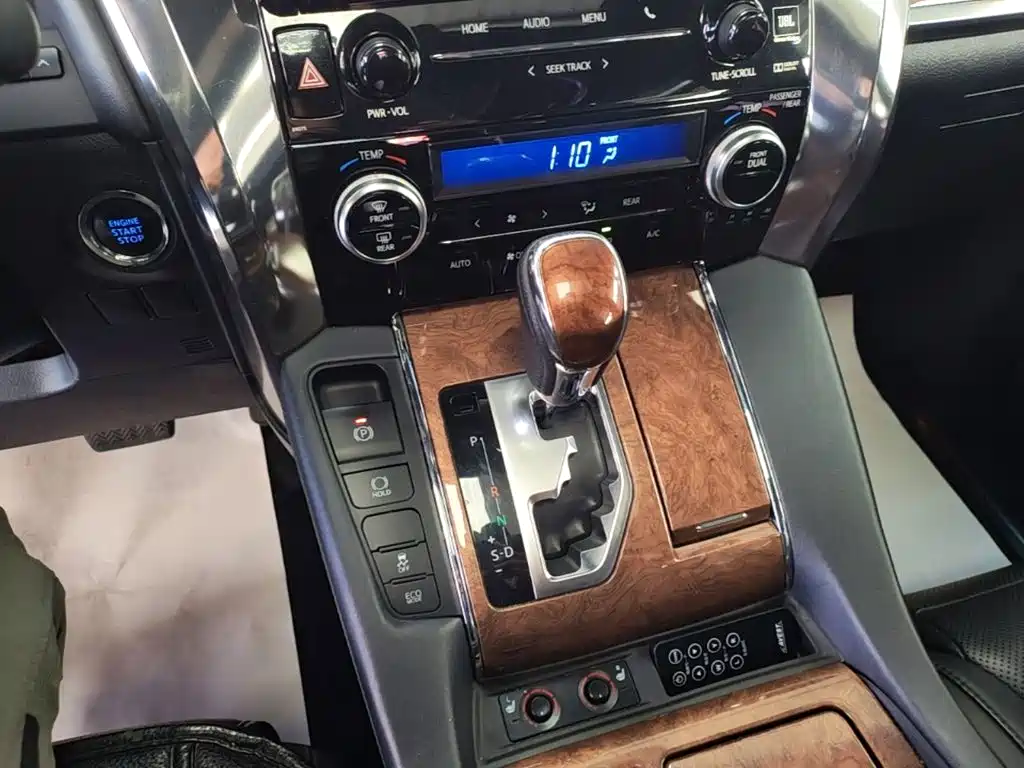 Toyota Alphard — миниатюра 14