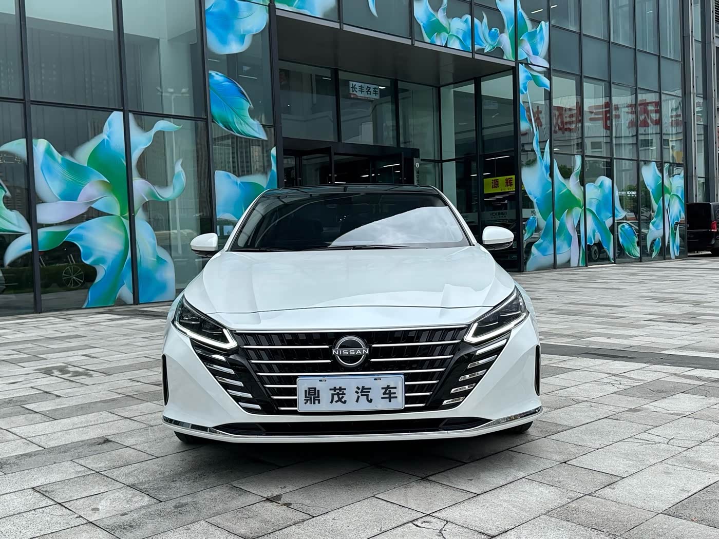 Nissan Teana 2.0 л 2025 г. Белый, пробег 16000 км