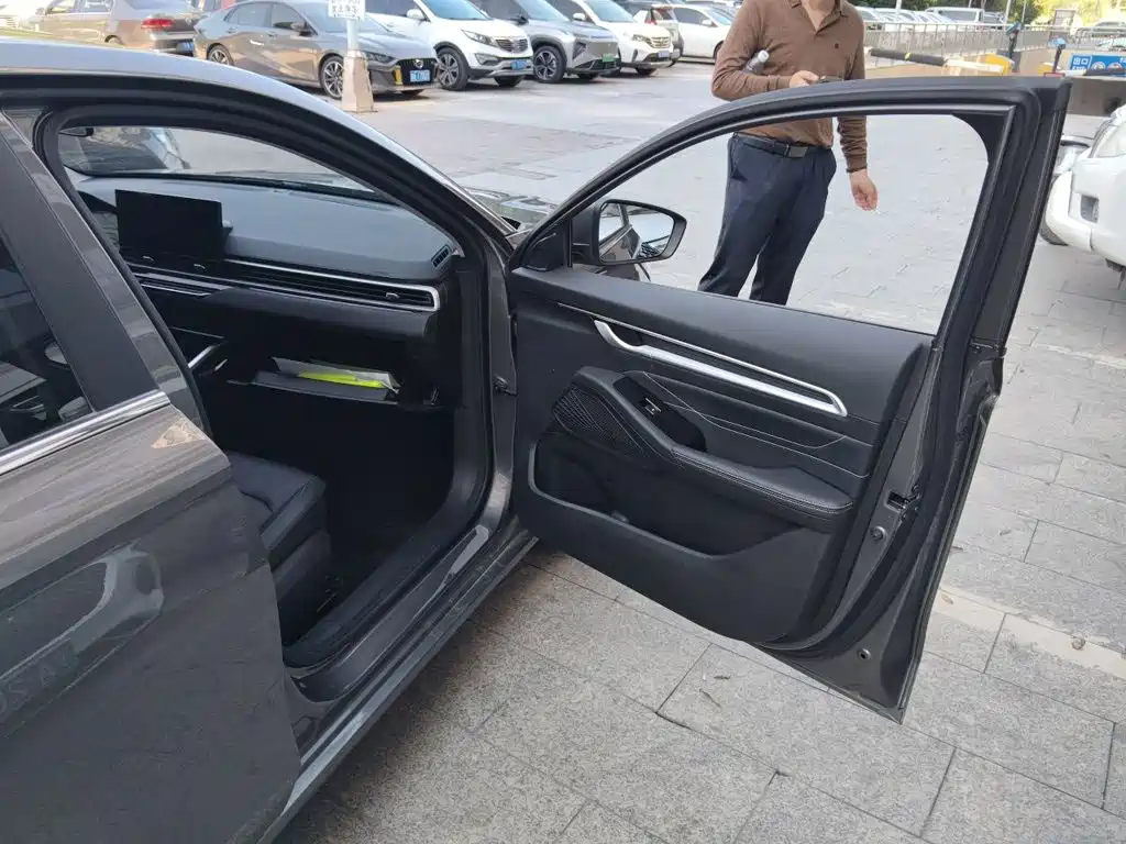 Geely Emgrand — миниатюра 19