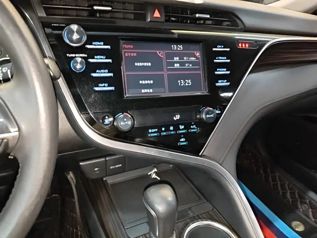 Toyota Camry — миниатюра 13