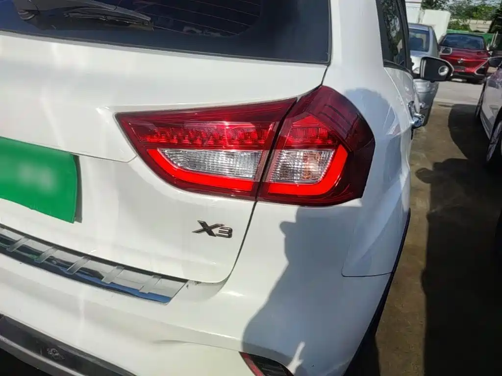 Geely Vision X3 — миниатюра 8