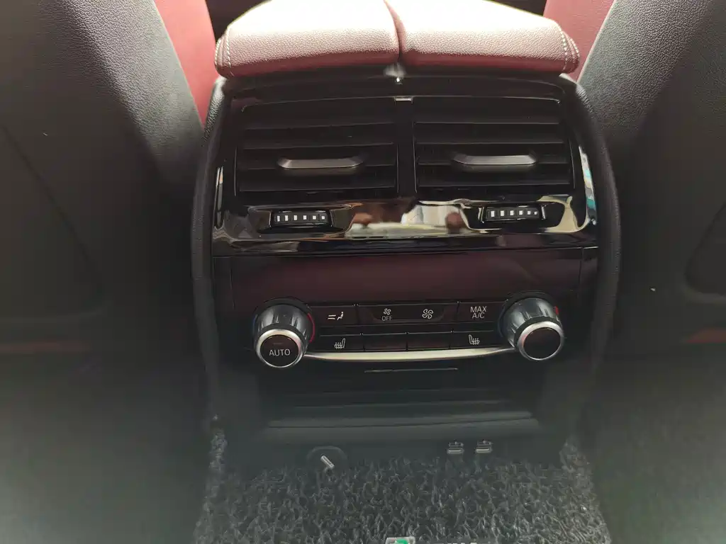 BMW 5 Series New Energy — миниатюра 5