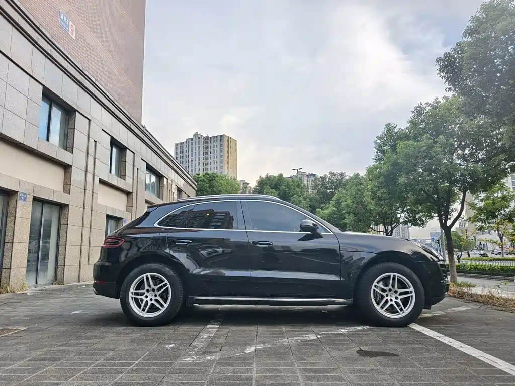 Porsche Macan — миниатюра 5