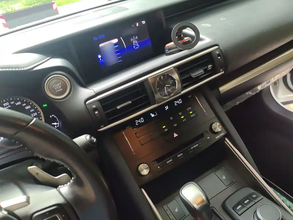 Lexus IS — миниатюра 6