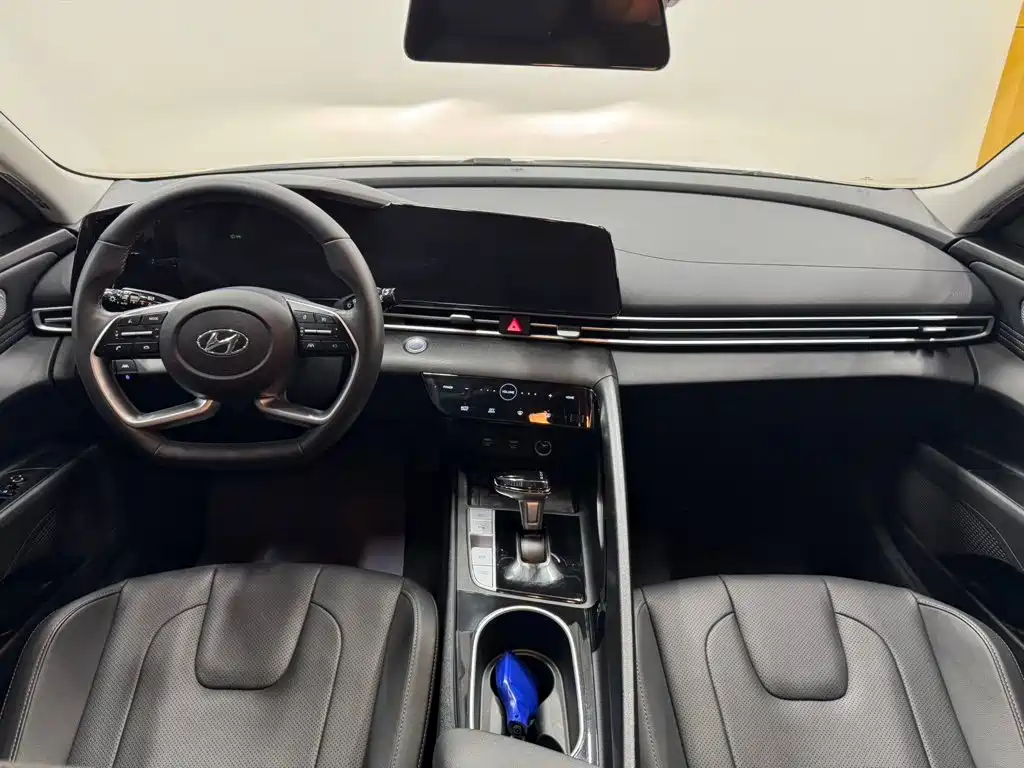 Hyundai Elantra — миниатюра 9