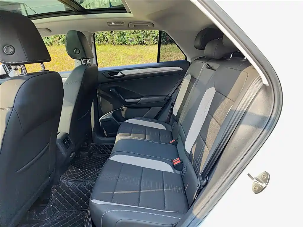 VOLKSWAGEN T ROC EXPLORING SONGS