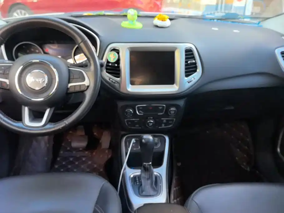Jeep Compass — миниатюра 12