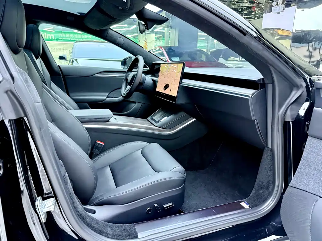 Tesla Model S — миниатюра 10