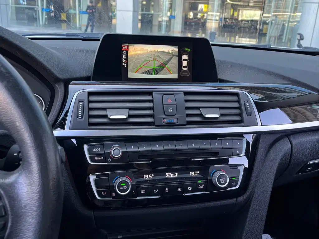 BMW 3 Series — миниатюра 9