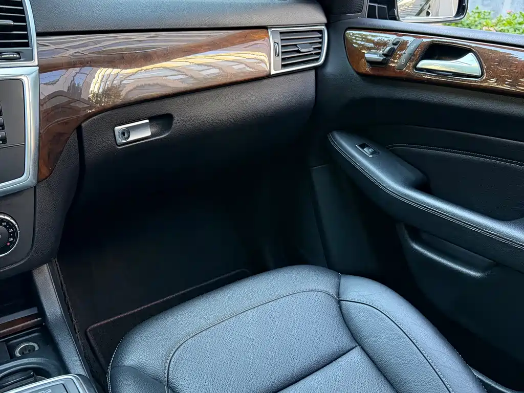 Mercedes-Benz M-Class — миниатюра 9