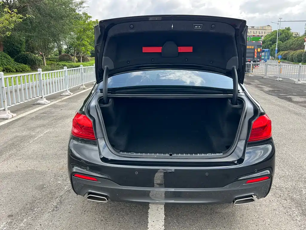 BMW 5 Series — миниатюра 17
