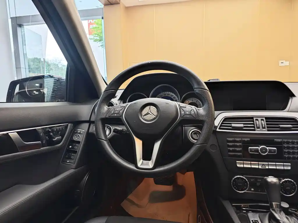 Mercedes-Benz C-Class — миниатюра 14