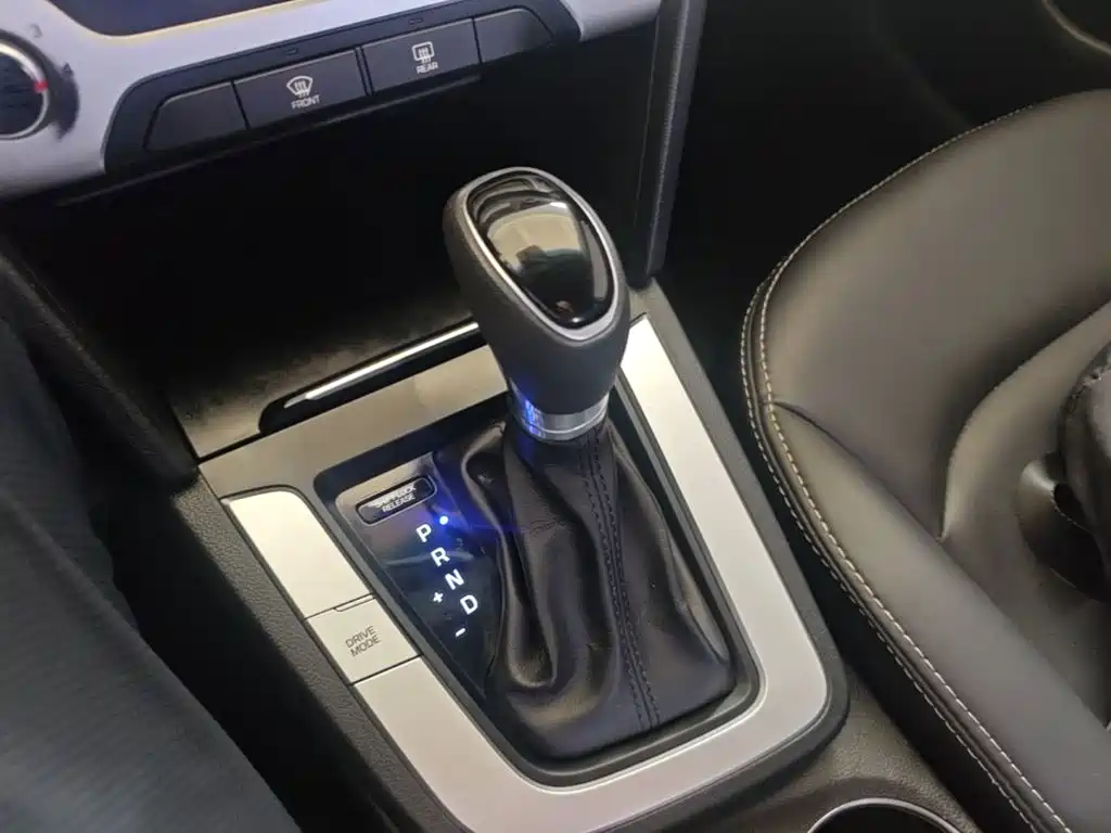 Hyundai Elantra — миниатюра 14