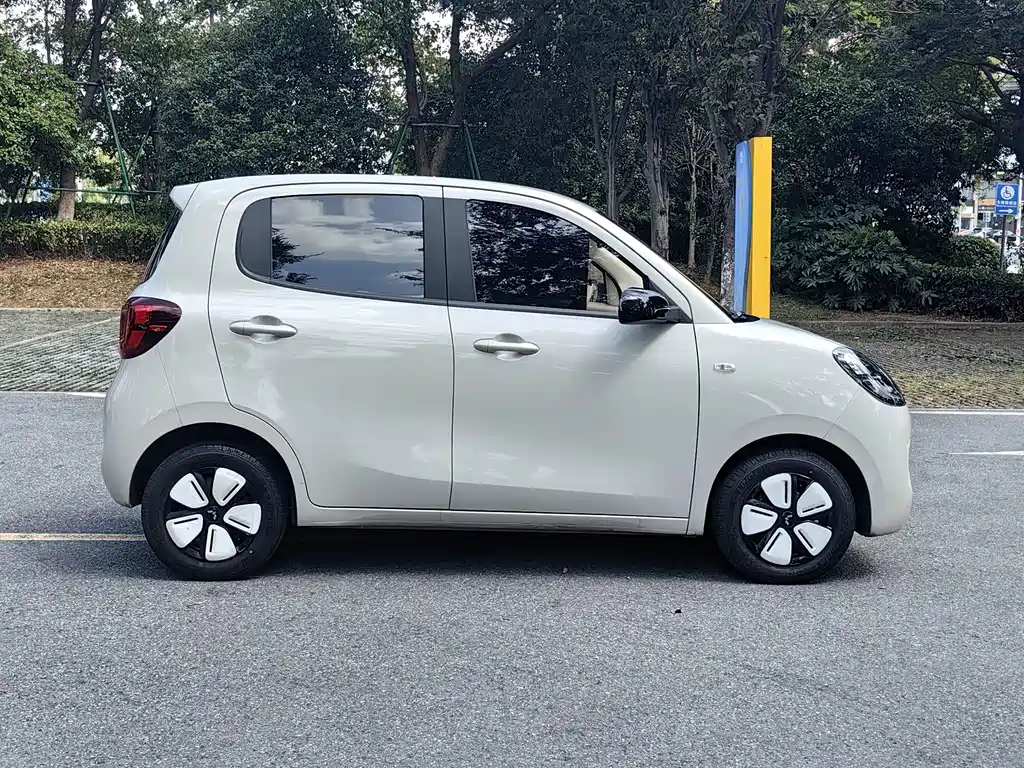 Wuling MINIEV — миниатюра 13