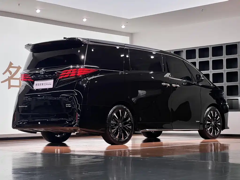 Toyota Alphard — миниатюра 5