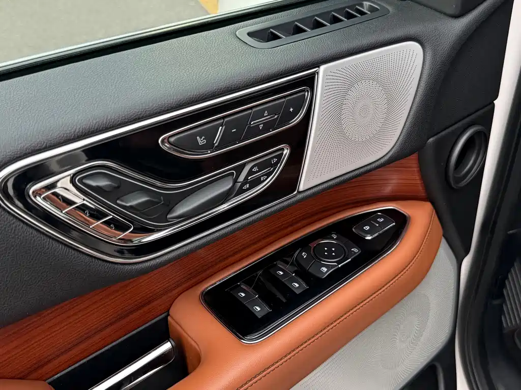 Lincoln Navigator — миниатюра 14