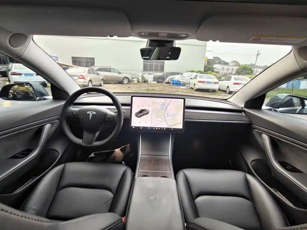 Tesla Model 3 — миниатюра 8