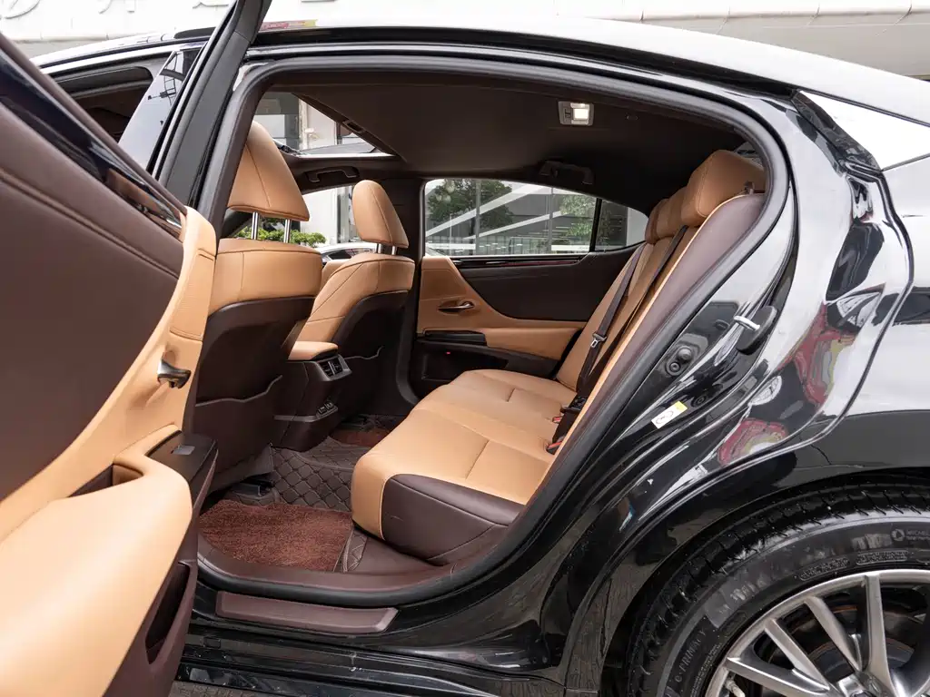 Lexus ES — миниатюра 10