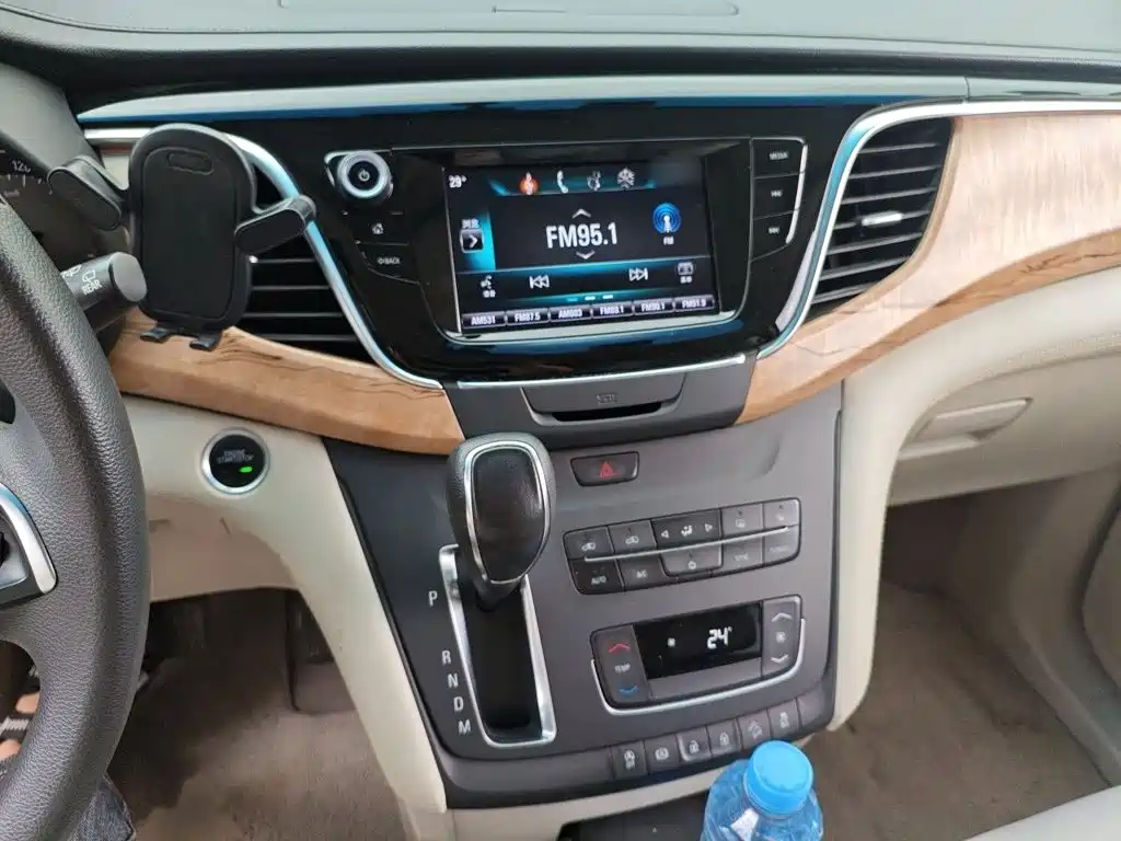 Buick GL8 — миниатюра 6