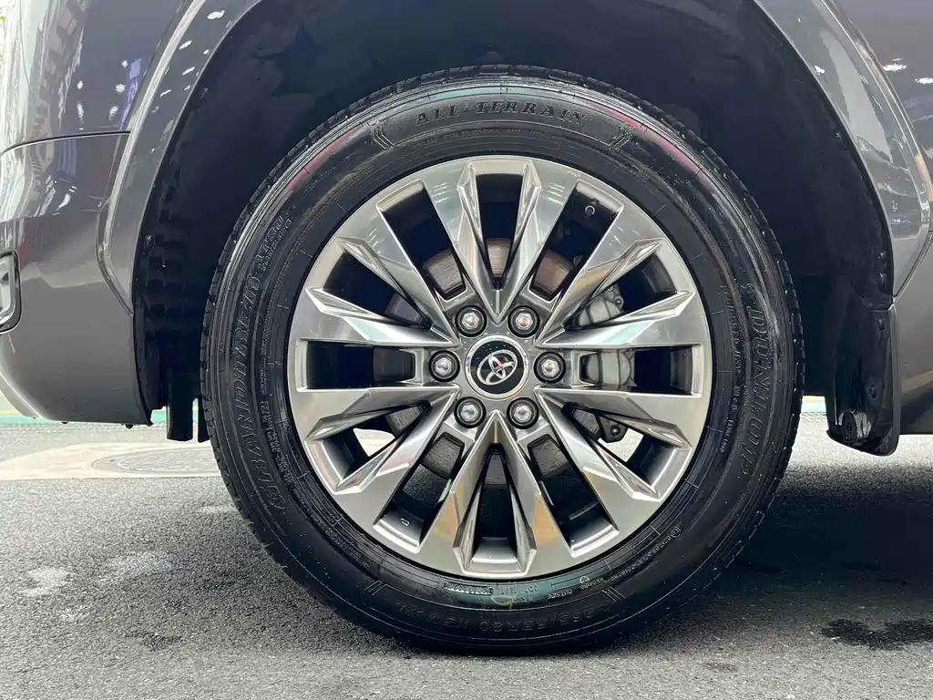 Toyota Land Cruiser — миниатюра 20