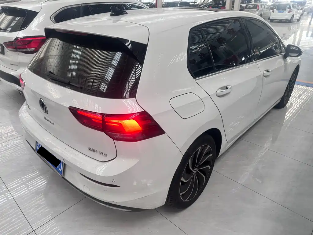 VOLKSWAGEN GOLF