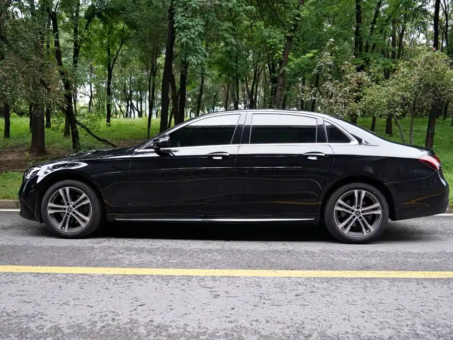 Mercedes-Benz E-Class — миниатюра 13