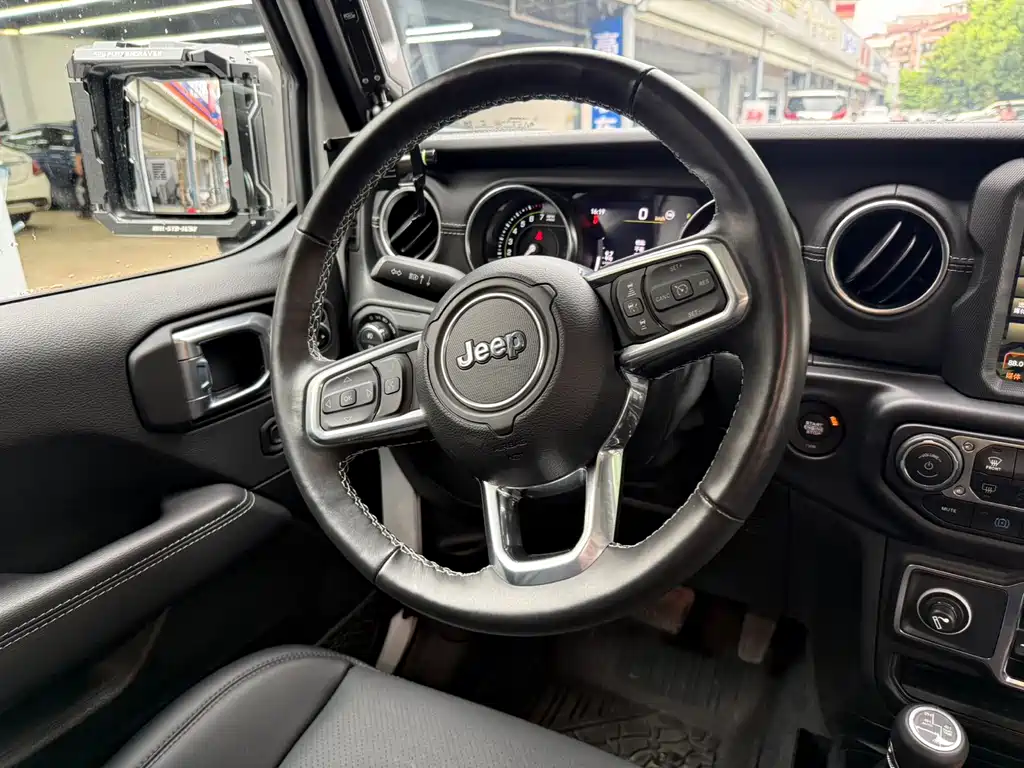 Jeep Wrangler PHEV — миниатюра 23