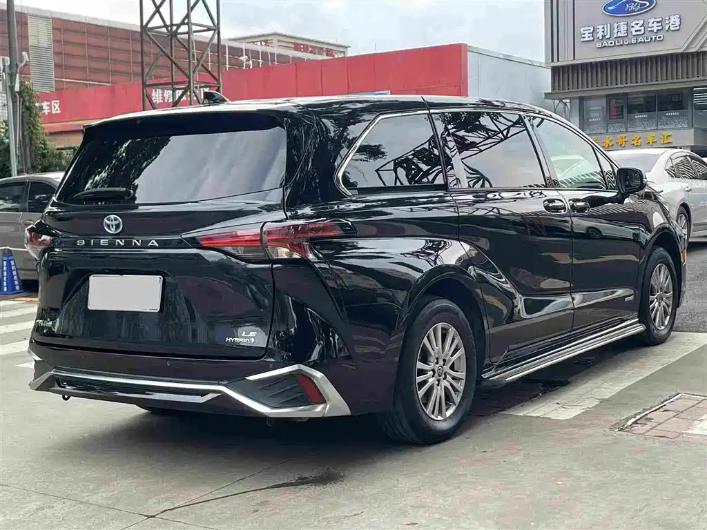 Toyota Sienna — миниатюра 7