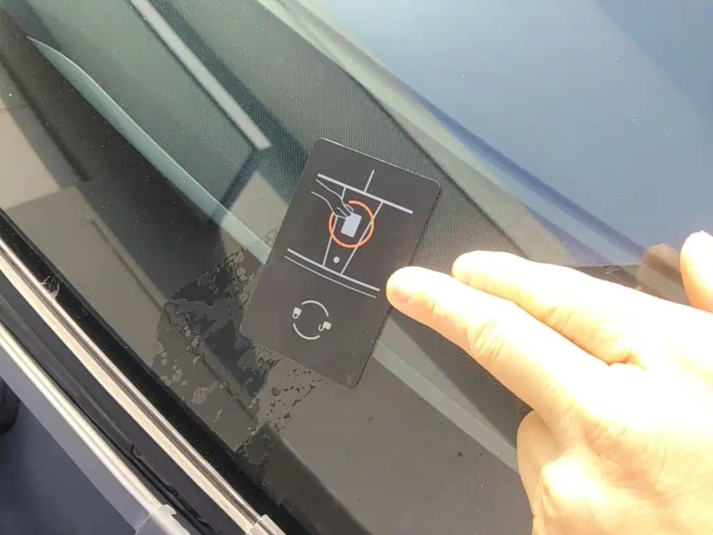 Tesla Model Y — миниатюра 9