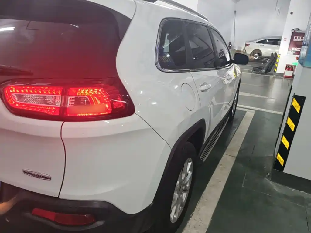 Jeep Cherokee — миниатюра 8