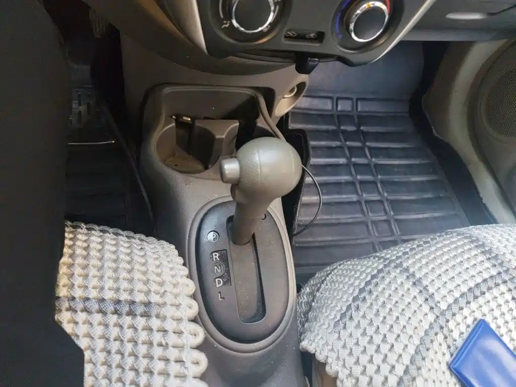 Nissan Sunny — миниатюра 10