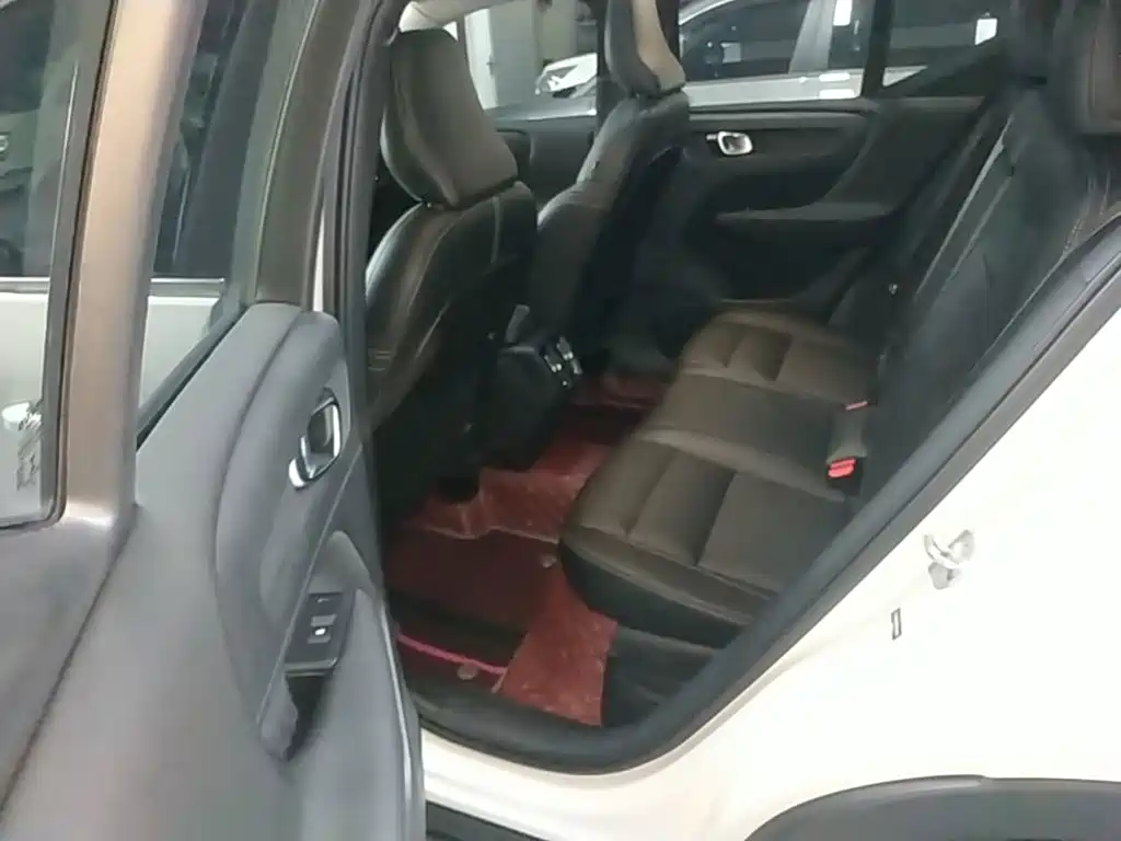 Volvo XC40 — миниатюра 17