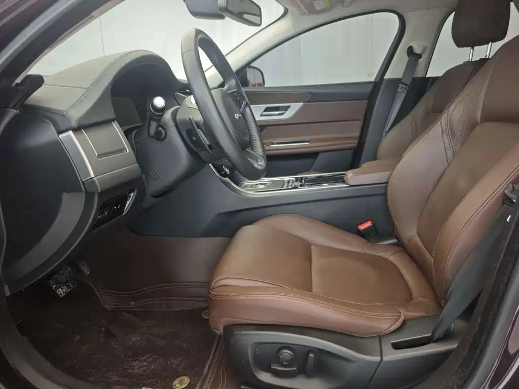 Jaguar XFL — миниатюра 6