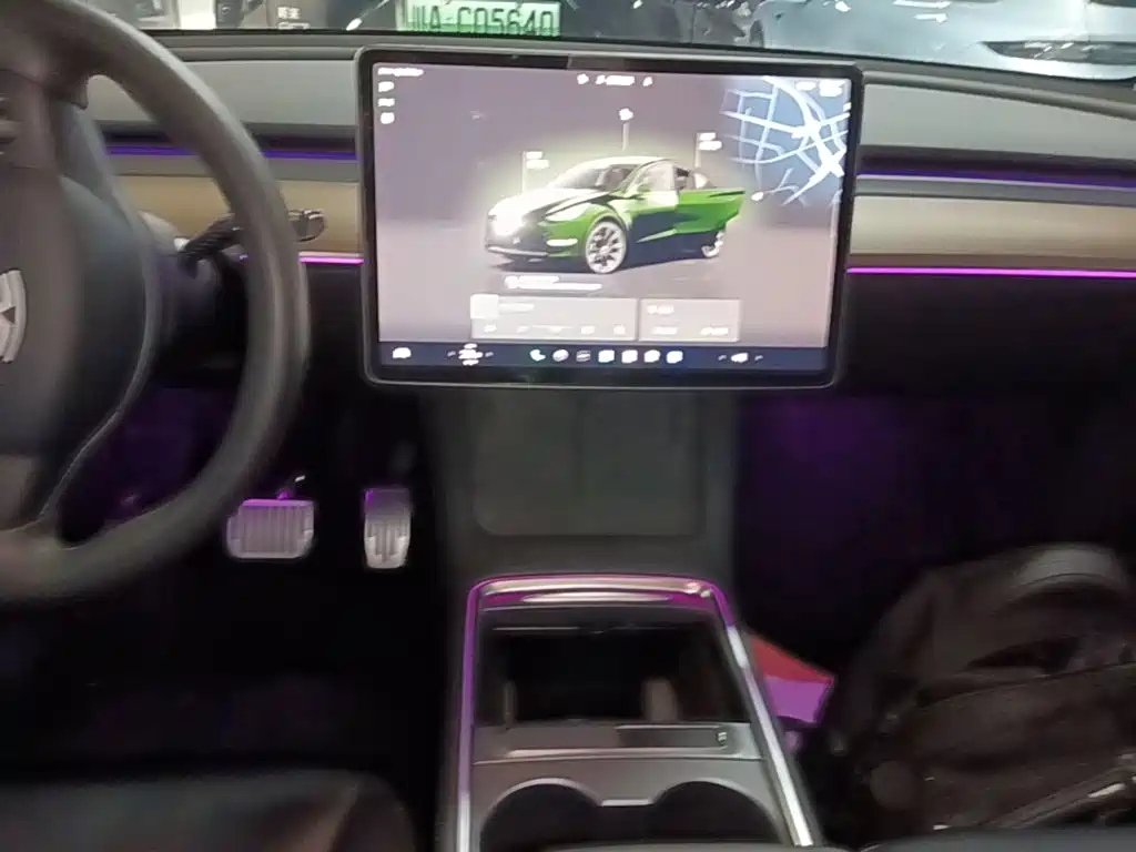 Tesla Model Y — миниатюра 13