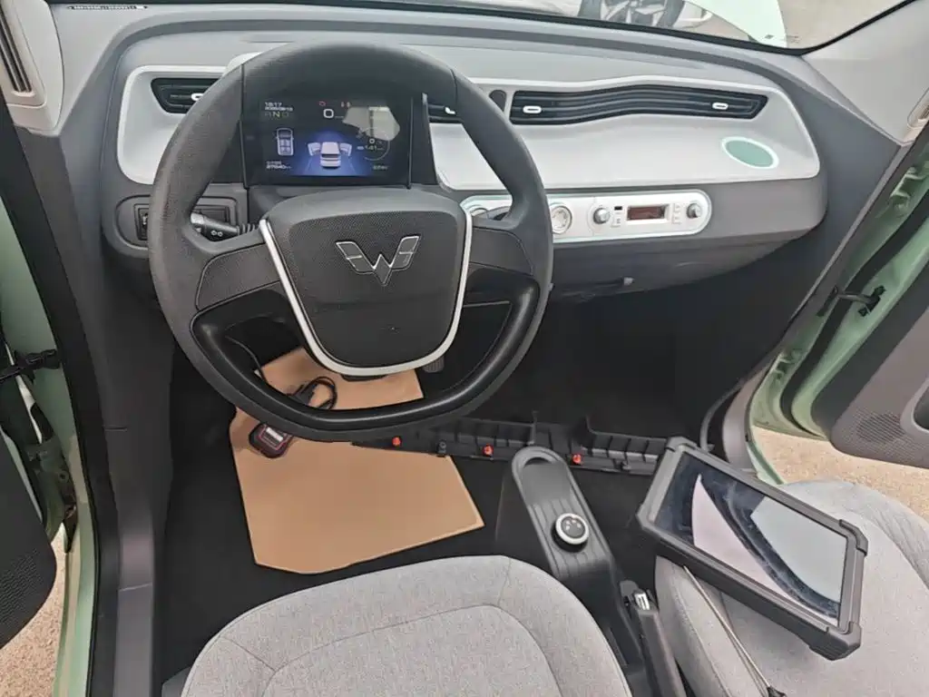 Wuling MINIEV — миниатюра 10
