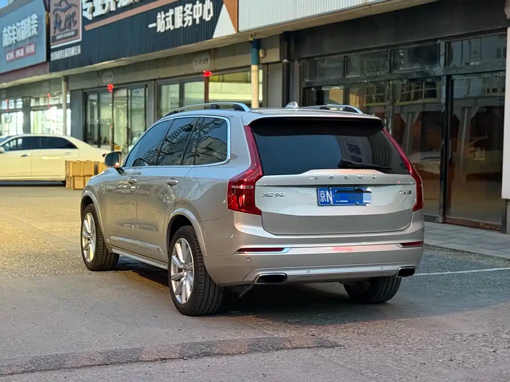 Volvo XC90 2016 T5 7 мест